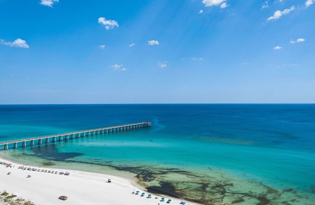 PENTHOUSE - TOP FLOOR - BEACHFRONT & CHAIRS - POOL - BALCONY - GYM-NEW ELEVATORS