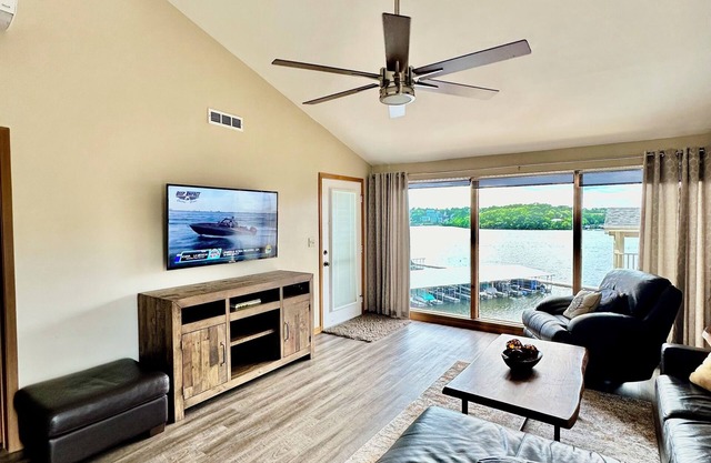 Penthouse with a open balcony. Greatest Location, 30x10. Boat Slip FREE.