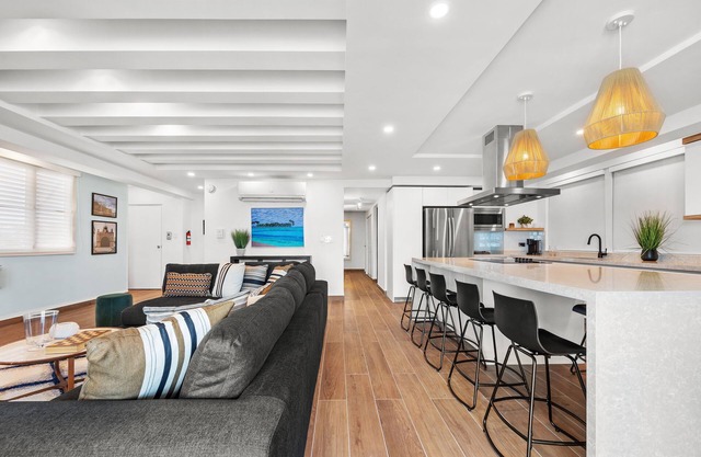 Penthouse With Free Parking | Balcony | Near The Beach | AC