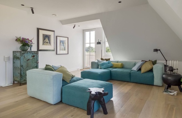 Penthouse with seaview, beach at 100 metres.