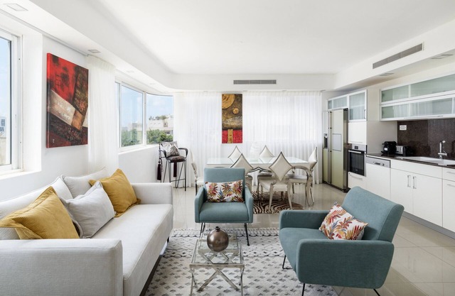 Penthouse with Terrace & Panoramic View by FeelHome