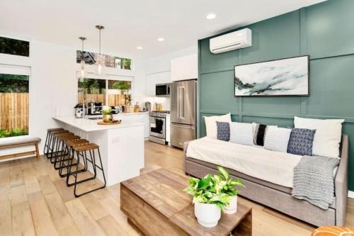 Perch - Capitol Luxe Eight