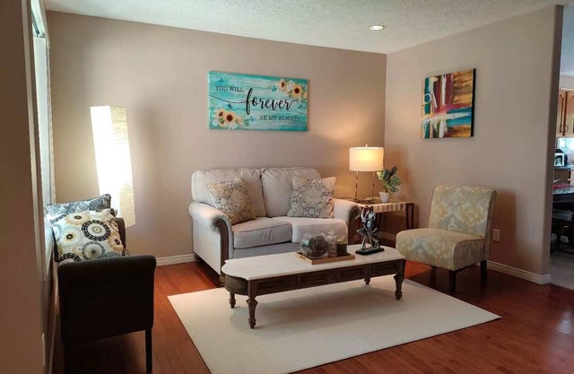 Perfect 3 bedroom house in prime location of South Windsor. max 6 guests