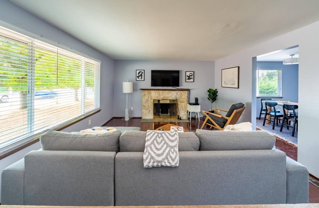 Perfect 3BR House in Mercer Island w/ Outdoor Area