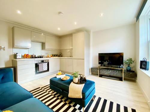 PERFECT CENTRAL LOCATION- 5 minutes from TOWER BRIDGE ! 8 minutes walk from tube