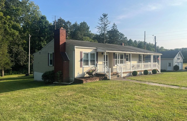 Perfect charming 3-bedroom home to enjoy outdoor activities.