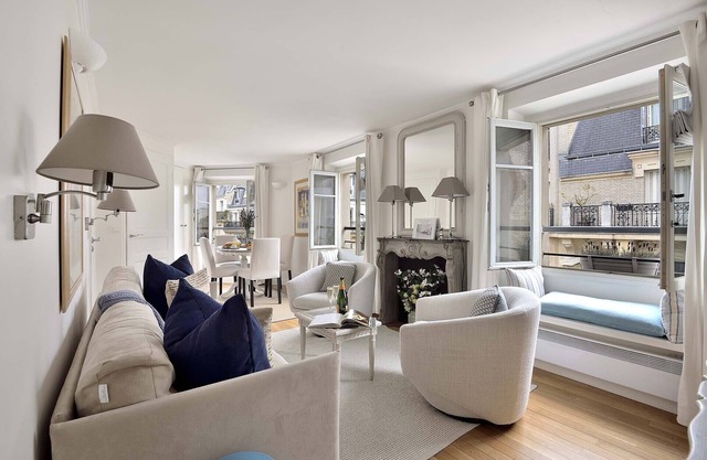 Perfect for 3! Charming-Top of Eiffel View-Rue Cler Markets
