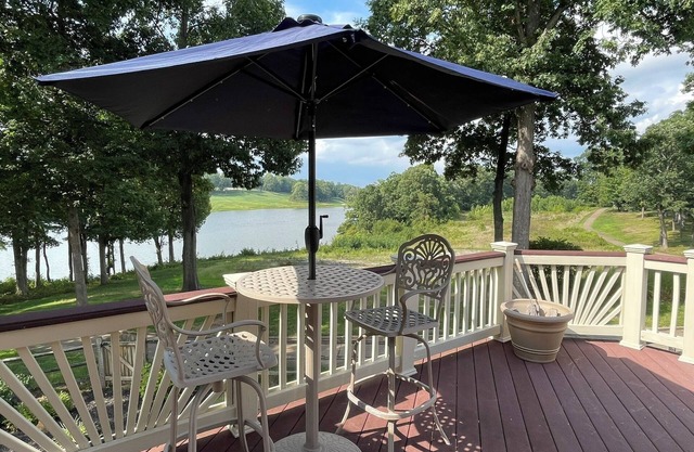 Perfect for LPGA Solheim Cup! Large Family Getaway, Lake, NatureTrail, Wineries!