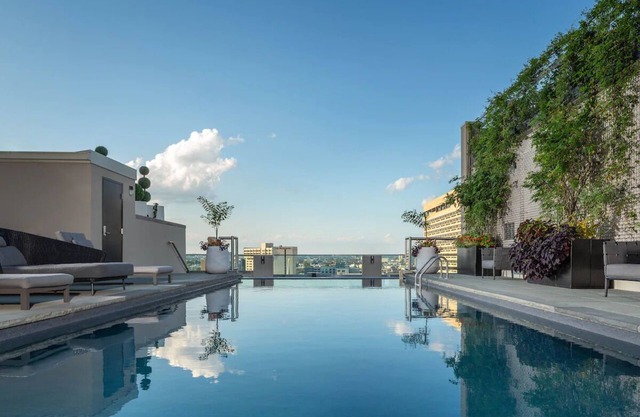 Perfect for Romantic Couple Retreat | Scenic Rooftop Deck Access