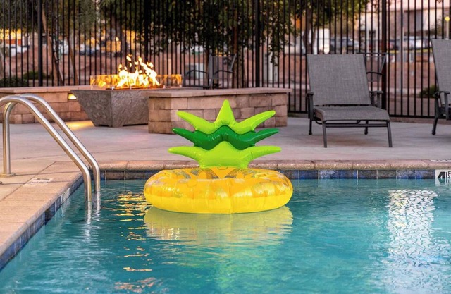 Perfect for Travelers – Great Amenities & Location in Avondale!