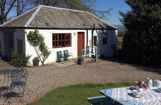 Perfect getaway for two, in a picturesque setting.