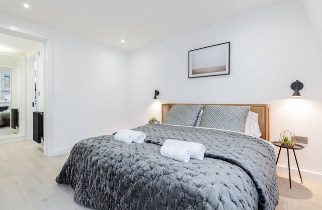 Perfect Holiday Escape! 1 Bed Apt at Liverpool St.