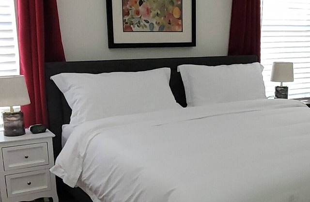 PERFECT Large Families and Groups - 4 Bedroom Furnished Entire House