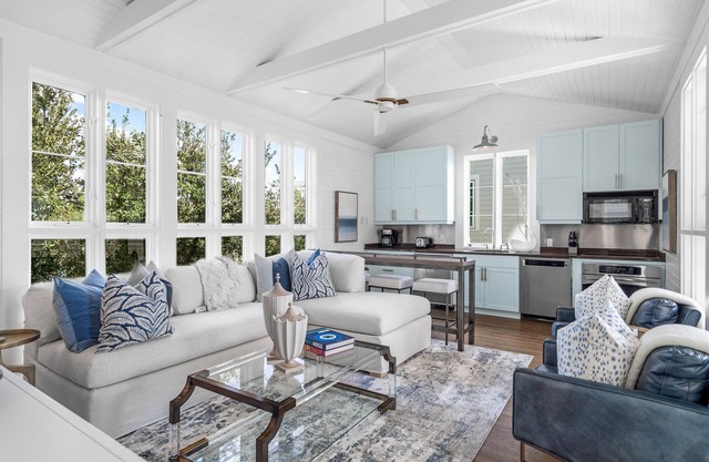 Perfect Layout for Two Couples. Beachside in the Middle of Seaside. Gulf View