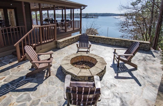 Perfect location for your Lake Martin vacation!