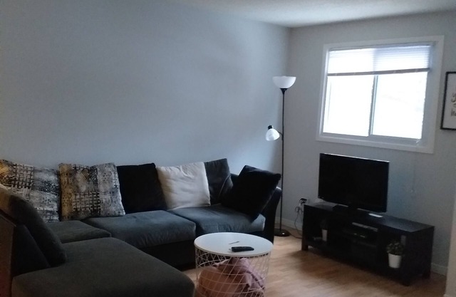 Perfect location walking distance to everywhere