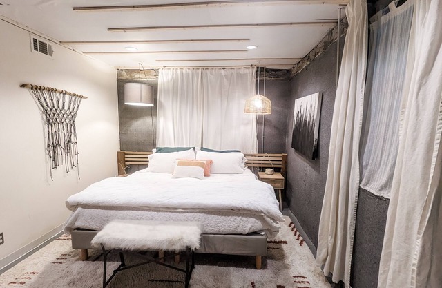 Perfect Midtown Garden Apartment