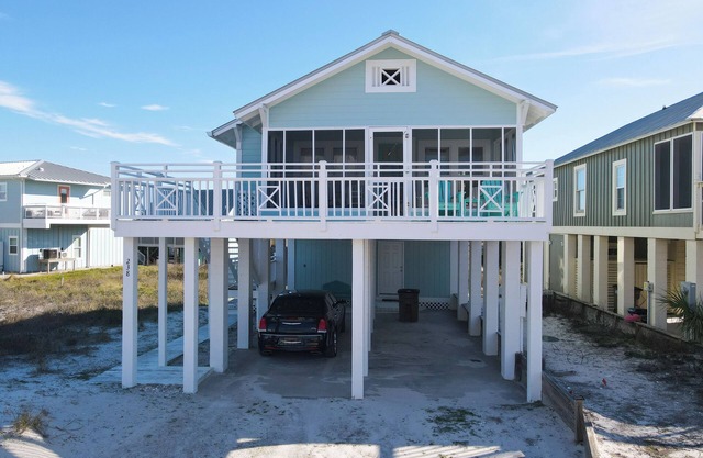Perfect Old Florida Beach Cottage with easy access to beach