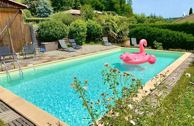 Perfect private house & huge private swimming pool just 2km from stunning Sarlat