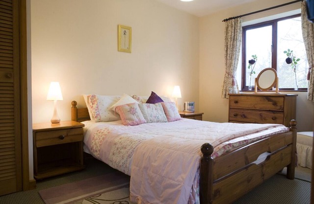 Perfect rural base, close to Cotswolds towns and villages. Exceptional value