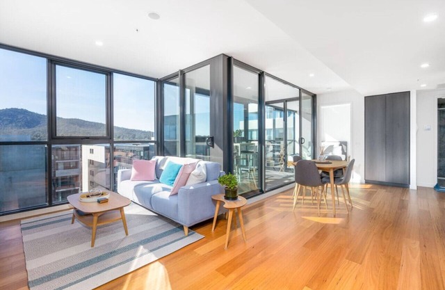 Perfectly Located Apartment | 1 min to Canberra Centre