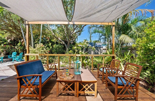 Perfectly Located Beachside Oasis W/Fire Pit + Patio + BBQ Grill! 🌴