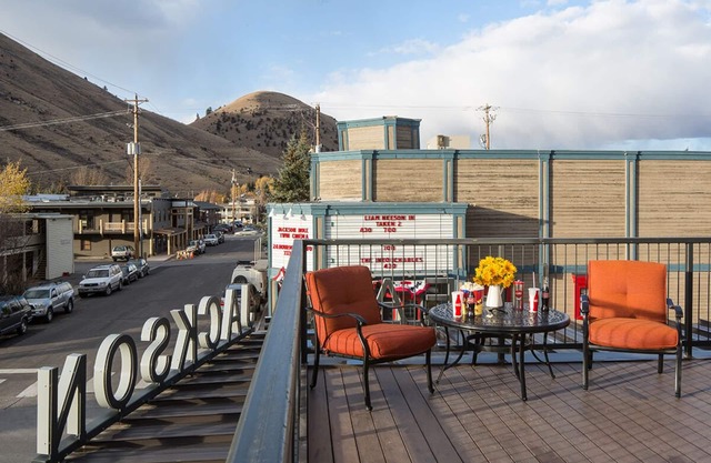 Perfectly sited condo in downtown Jackson, urban living in Jackson Hole
