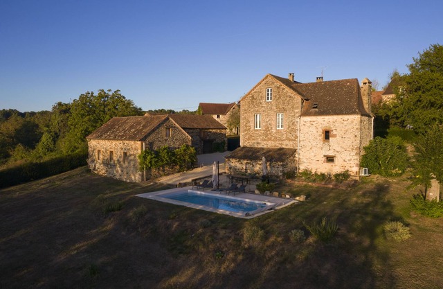 Périgord house with swimming pool near Sarlat.