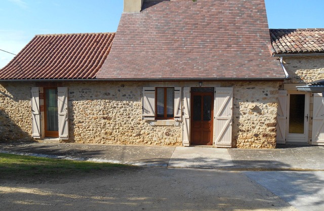 perigourdine house in the countryside