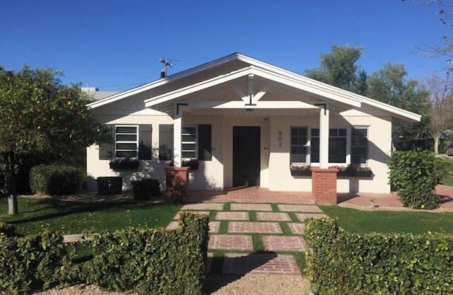 Pet-Friendly 2Bed/2Bath Modern Farmhouse with Steam Shower and High-End Kitchen