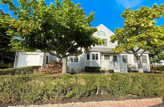 Pet Friendly 4 Bedroom Just Steps to Beach