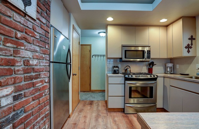 Pet-Friendly 6 Otter Home features Bikes to Explore Sunriver Village by RedAwning