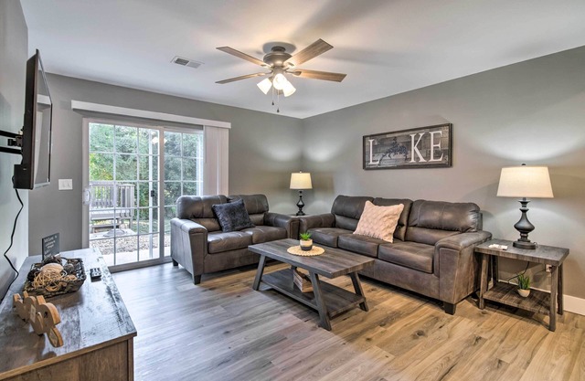 Pet-Friendly Abode, Walk to Table Rock Lake!