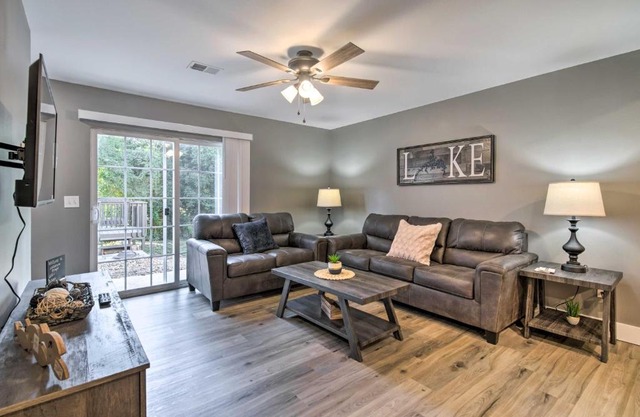 Pet-Friendly Abode, Walk to Table Rock Lake!