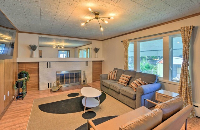 Pet-friendly Anchorage Gem: Walkable Location