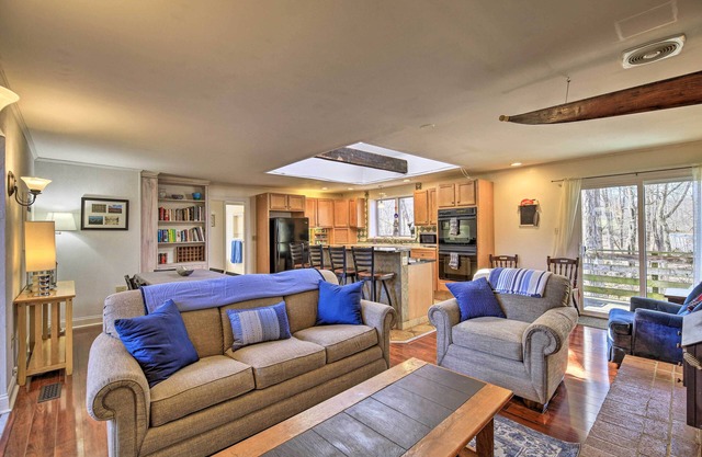 Pet-Friendly Cabin w/Dock on Claytor Lake!