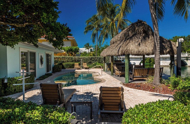 Pet-friendly Duplex unit with pool, cabana, grill, and waterside views!