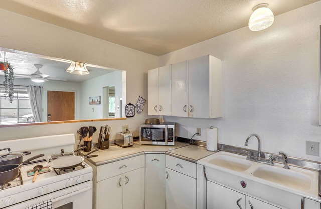 Pet-Friendly Farmington Retreat w/Fenced Patio