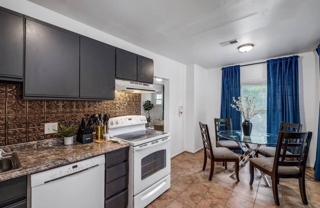 Pet-friendly Furnished Apt Near Emu Free Parking 2 Bedroom Apts
