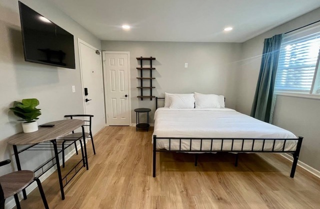 Pet-Friendly Gem near Blackstone and UNMC