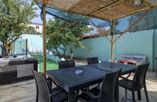 Pet-Friendly Holiday Home with Pool & Wi-Fi