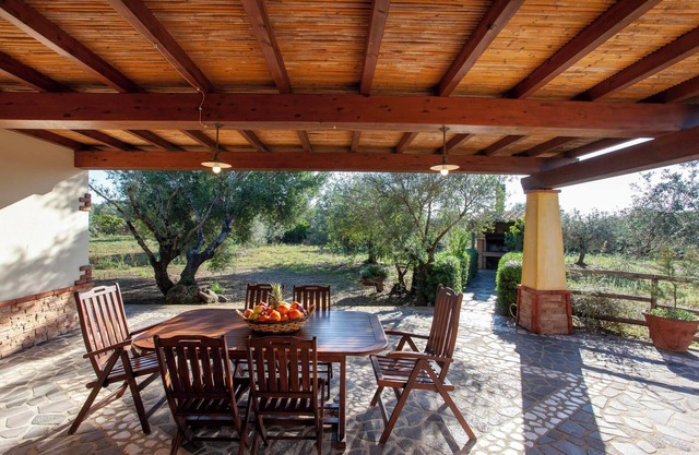 Pet-friendly Holiday Apartment "Tipica Casa di Campagna - Orosei" with Terrace & Shared Garden