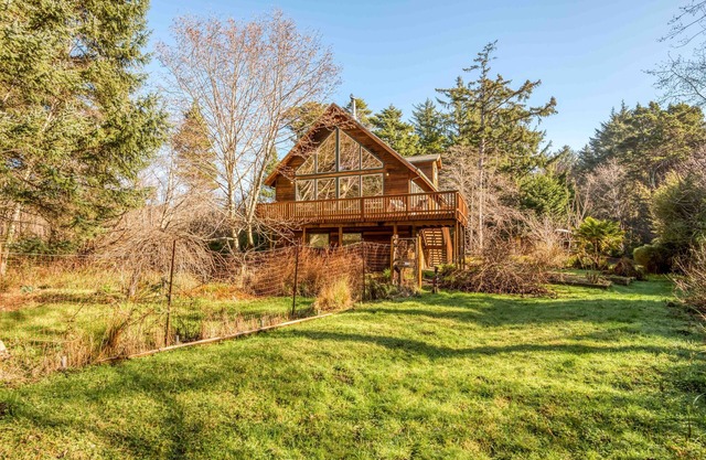 Pet Friendly Home on a Secluded Wooded Lot only 4 Blocks to the Beach