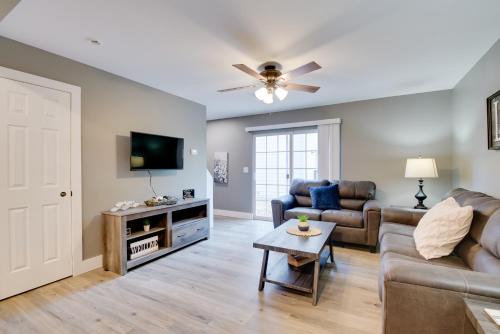 Pet-Friendly Home, 9 Mi to Silver Dollar City