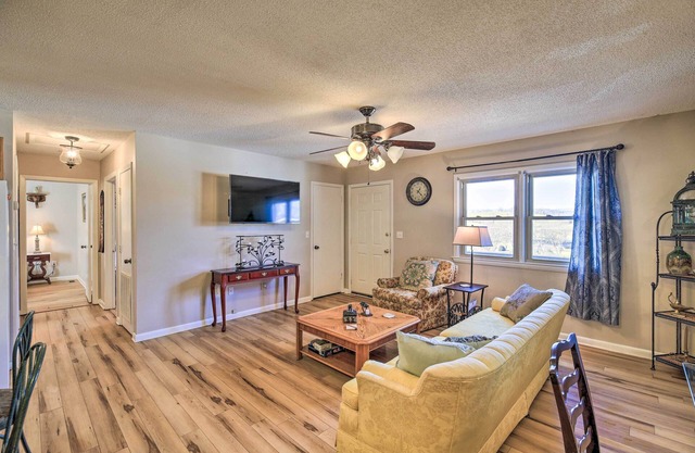 Pet-friendly Home w/Grill & Farm in Meadowview!