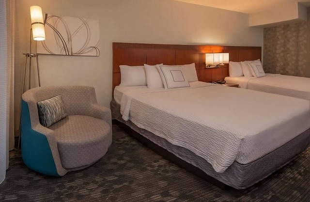 Pet-Friendly Hotel Near Arlington House! Parking, Picnic Area, Onsite Starbucks!