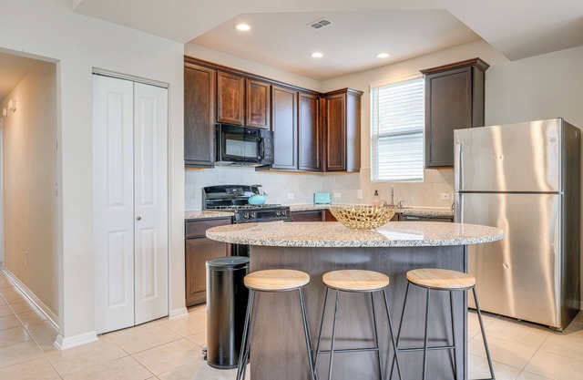 Pet-Friendly Kyle Home w/Yard ~ 23 Mi to Austin!