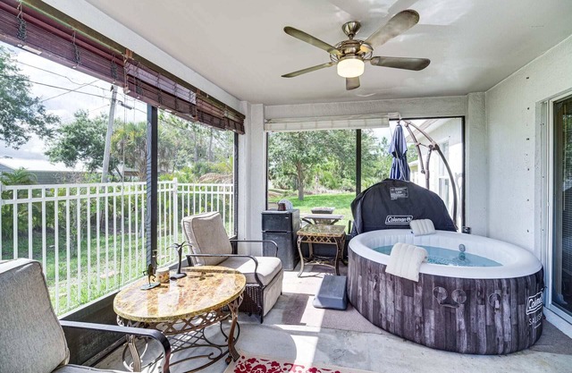 Pet Friendly l HotTub l Beach 8 mi l Sebastian 7mi l Bass Fishing nBoating Swim