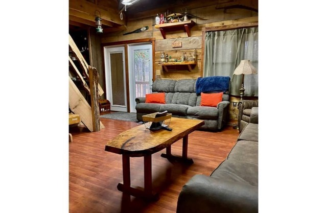 Pet Friendly Mallard Cabin Goose Pond Cabin Rental