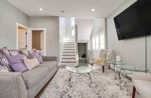 Pet-Friendly Minneapolis Home ~ 6 Mi to Dtwn!